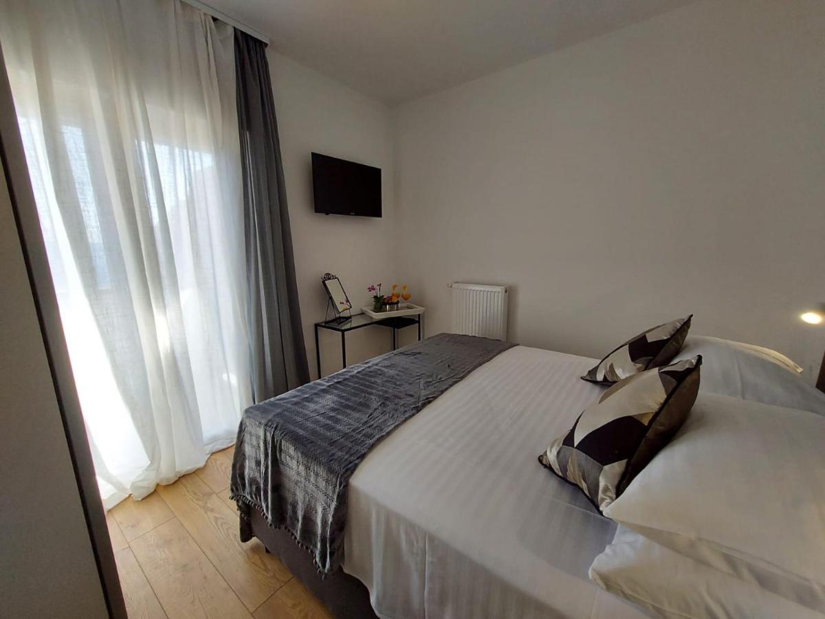 Apartmani Cvita Omiš Esterno foto